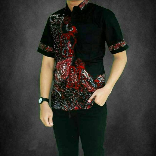 Kemeja batik wayang merah