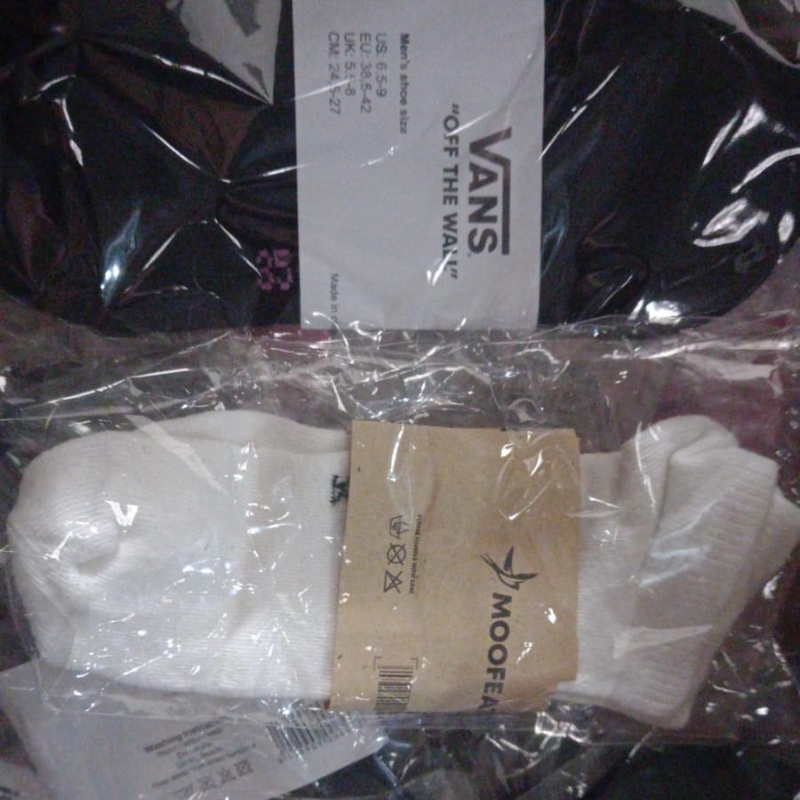 Kaos Kaki Black/White (FREE GIFT)