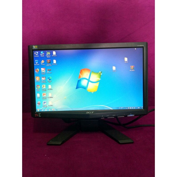 Monitor Acer 16 Inch LCD Wide Scraen