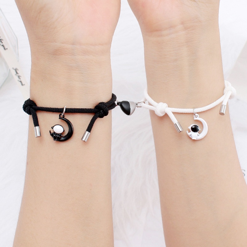 2 Pcs Gelang Couple Magnet Baru Astronot Bulan Hitam Dan Putih Cinta Untuk Pasangan