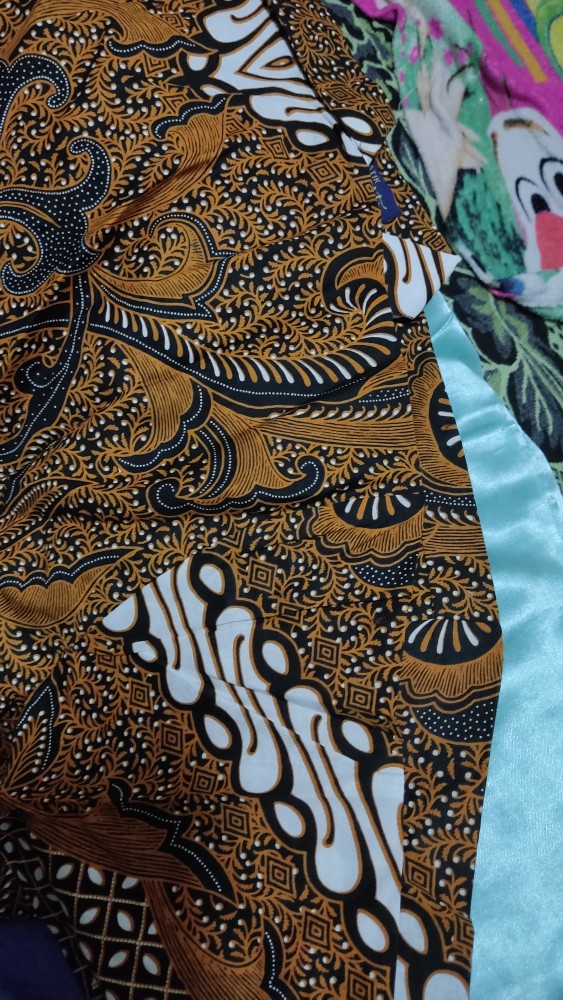 Sogan Hitam Kemeja Batik Pria Lapis Furing Lengan Pendek Katun Prisima Batik Solo