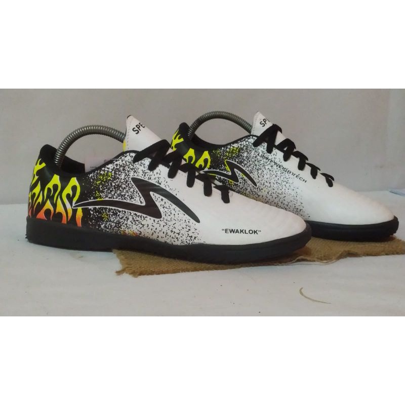 Neww!!! Sepatu Futsal Specs EWAKLOK terbaruu terlaris