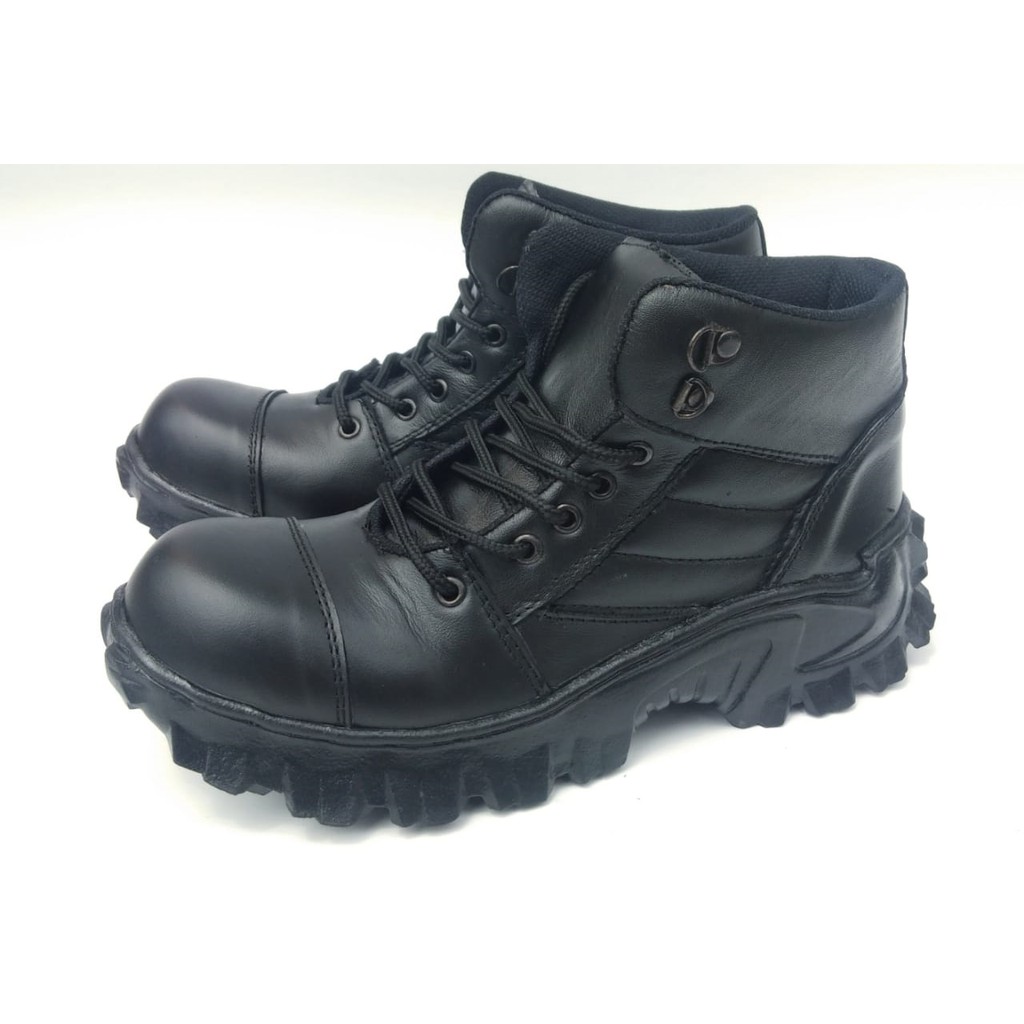 Sepatu Boots Safety Bahan kulit Merk Kickers ARMOR