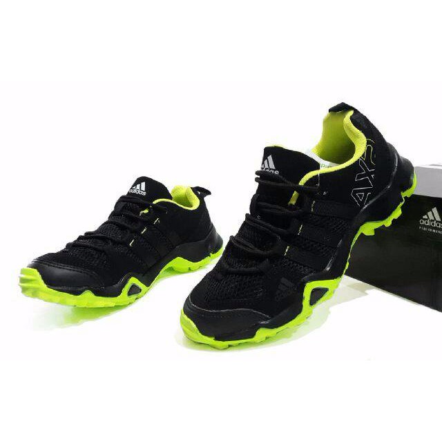 harga adidas traxion