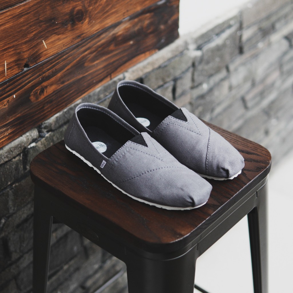 MURAH !! Sepatu Slip On Terbaru Wakai Casual Terbaru Rumahan Santai Formal