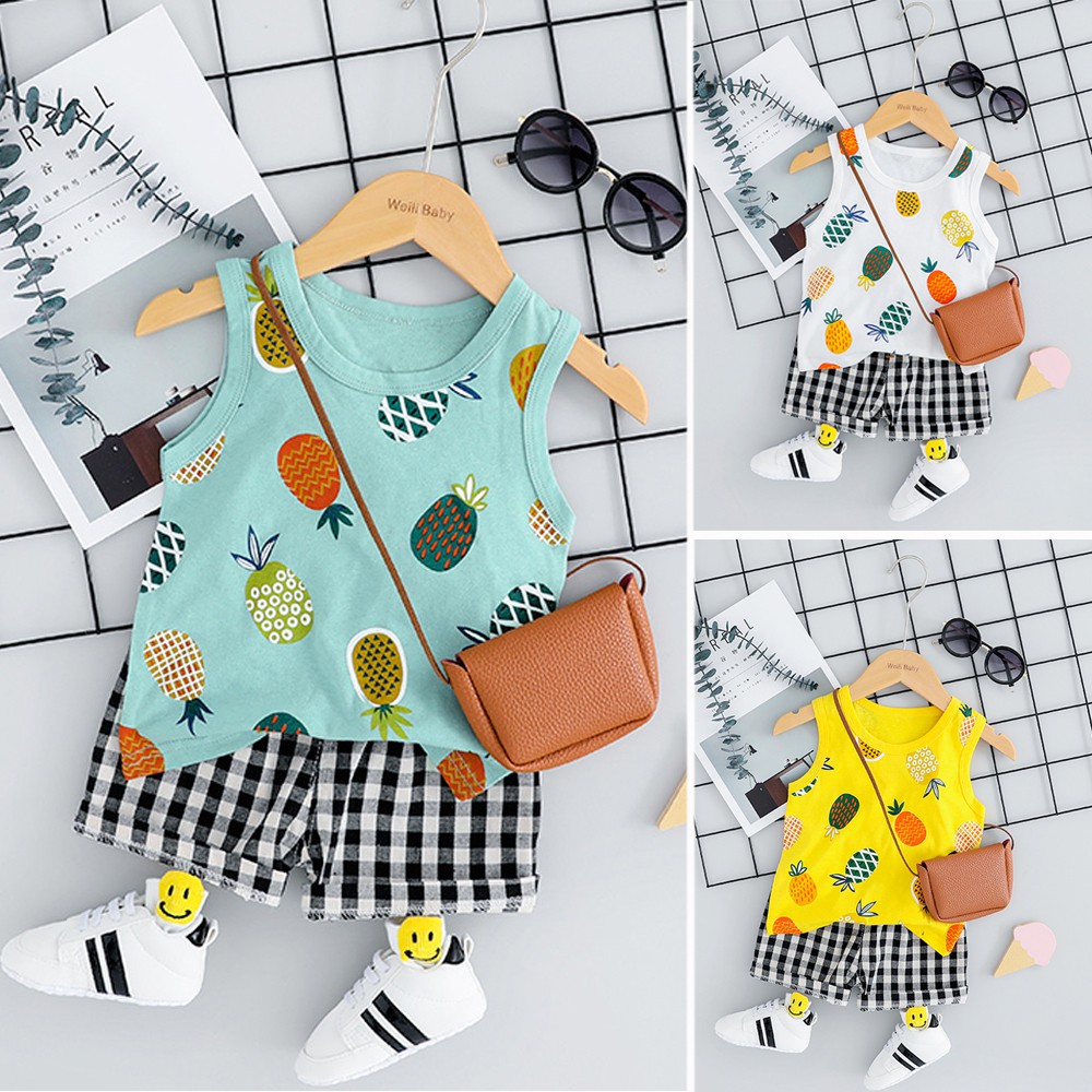 Set 2Pcs Kaos T Shirt Tanpa Lengan Gambar Kartun Nanas Dan Celana Pendek Motif Kotak Kotak