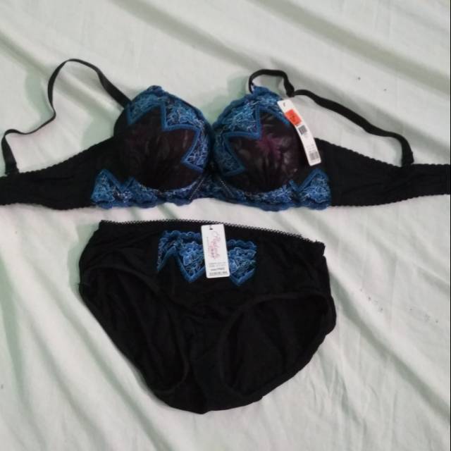 Pakaian dalam wanita / BH set celana dalam