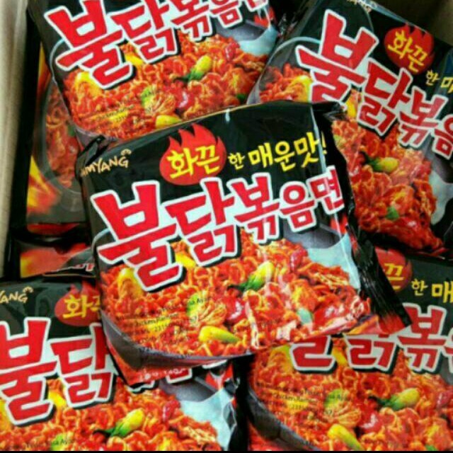 

Mie samyang hot chicken ramen ready hari ini tgl 7 sepetember 2016 exp mie samyang juli 2017