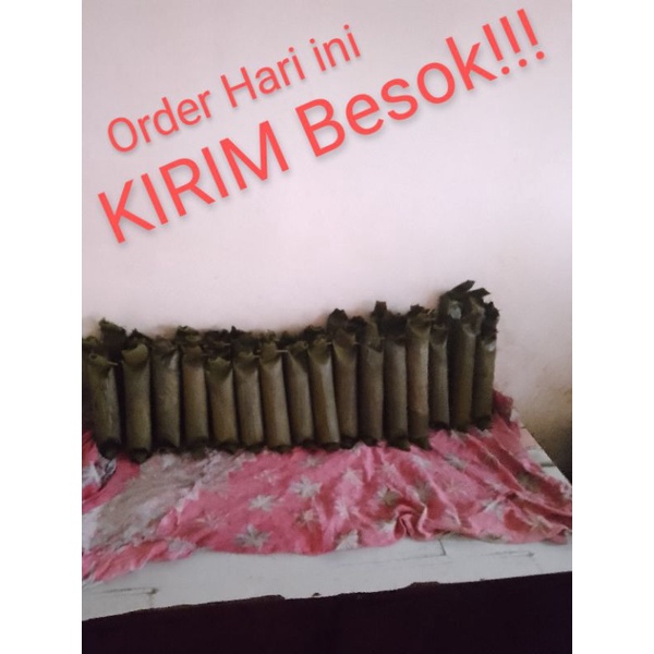 

Lontong Matang Daun Pisang per 10 pcs
