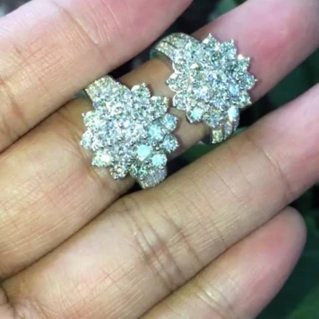 Cincin emas dan berlian asli