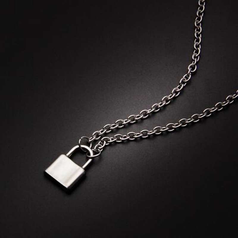 The new European and American retro personality simple wild lock bungee cool metal fashion necklace clavicle chain