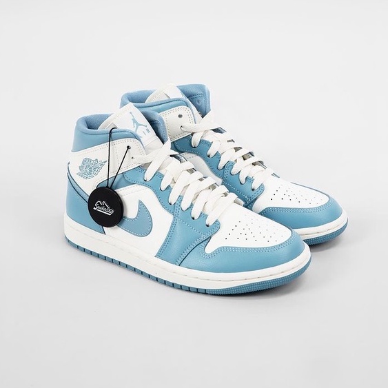 Air Jordan 1 Mid UNC 2022