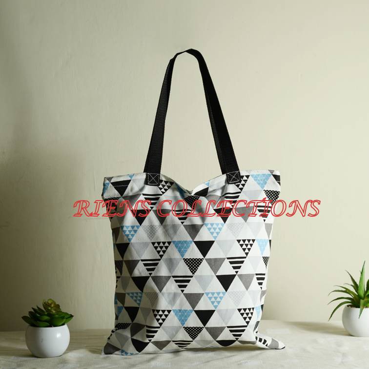 TOTEBAG KANVAS MOTIF SEGITIGA. TAS JOGJA. SOUVENIR JOGJA. Riens Collections