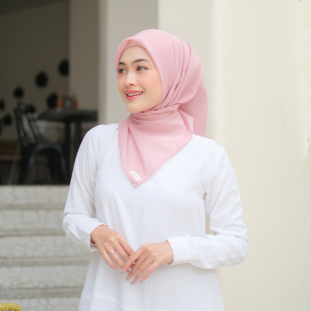 HIJAB POLLYCOTTON PREMIUM / HIJAB SEGI EMPAT / KERUDUNG SEGI EMPAT / HIJAB POLLYCOTTON / JILBAB SEGI EMPAT-DUSTY PINK