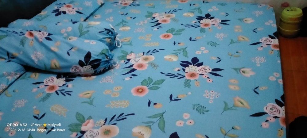 Sprei Karet Keliling Katun Magenta