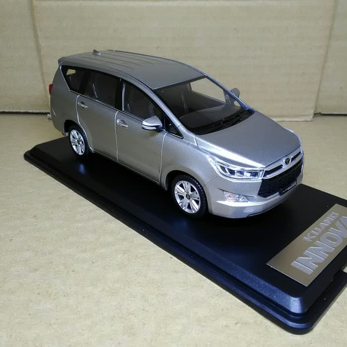 diecast innova