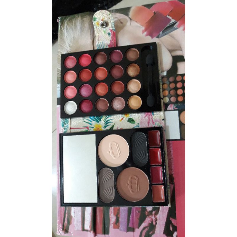 Make up dompet besar