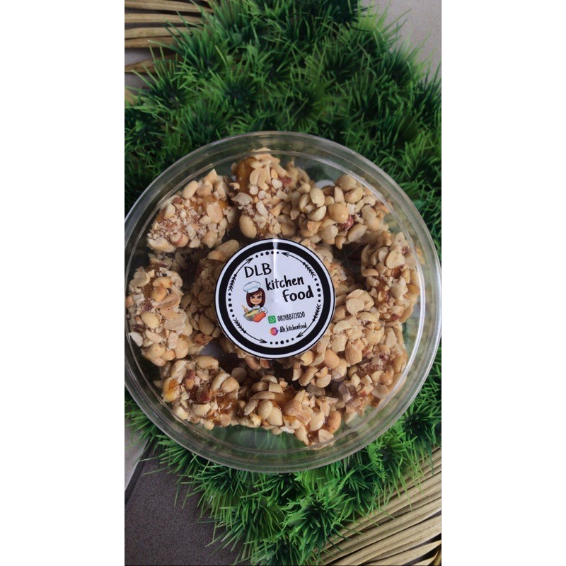 

kue kurma kacang caramel