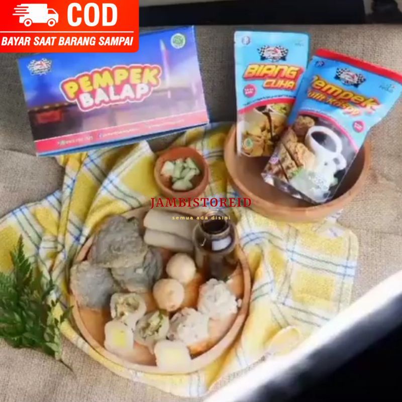 

(JAMBISTOREID) Paket Oleh-Oleh Pempek Ikan | Tekwan | Kerupuk Lengkap Makanan All Variant Pempek Balap Campur Selam Lenjer Besar Kecil Adaan Bawang Telur Keriting Kulit Cuko Krupuk Keriting Pipa Panjang Bulat Kecil Cincin Jambi