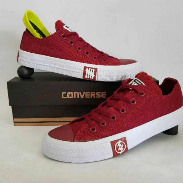 maroon chuck taylor ii