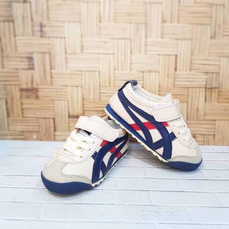 Sepatu sekolah sepatu anak sepatu paud sepatu baby sepatu sneakers velcro