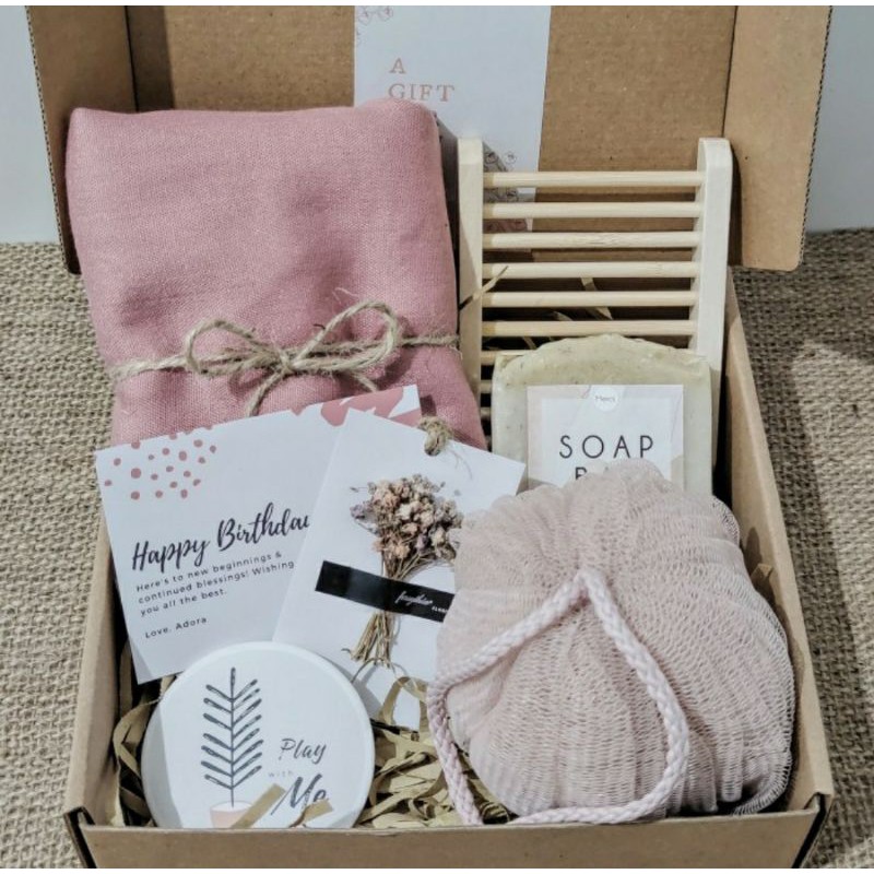 

Hampers Hijab Artis Hadiah Ulang Tahun Parcel