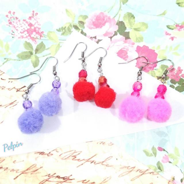 Anting gantung pom pom warna