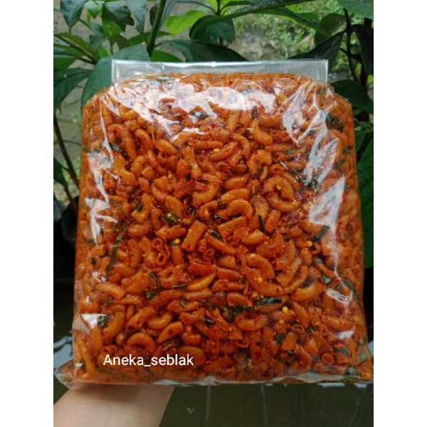 

Makaroni pedas daun jeruk isi 1kg