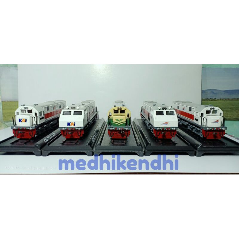 Miniatur lokomotif new logo (agung craft)