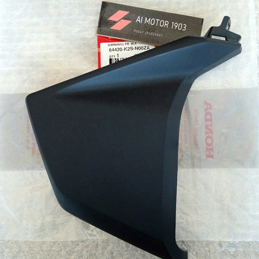 GARNIS COVER TUTUP SAMBUNGAN SAYAP DEPAN KIRI VARIO 160 64420K2SN00ZA