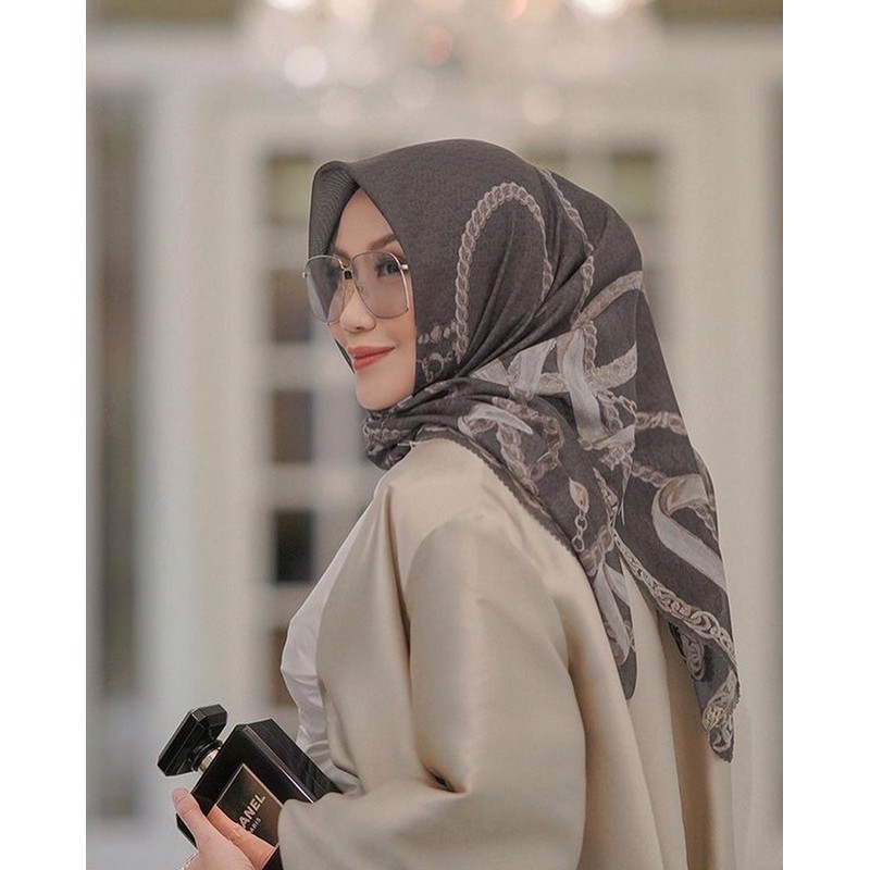 Buttonscarves in Chain Series Extended - Pebble