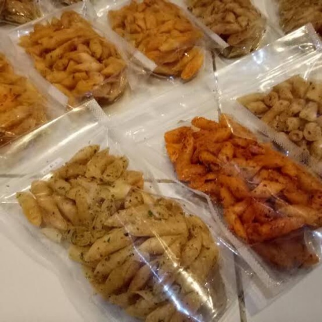 

Cemilan popia goreng renyah dan gurih pedas dengan berbagai varian rasa