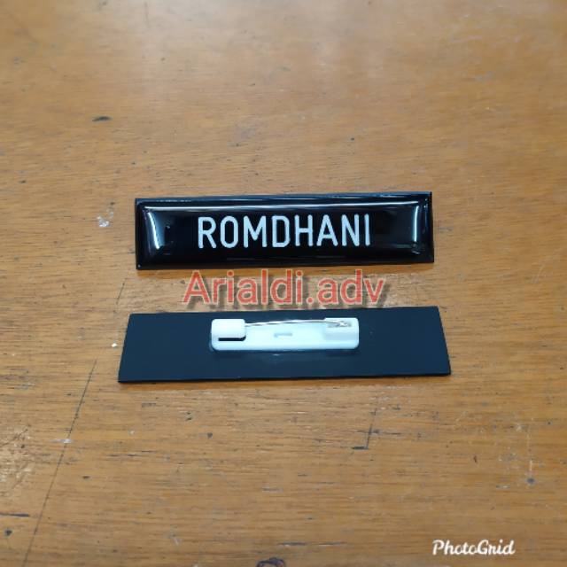 Papan nama dada grafir hitam doff dilapis resin -PENITI
