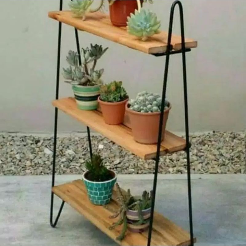 Rak bunga besi 3 susun minimalis