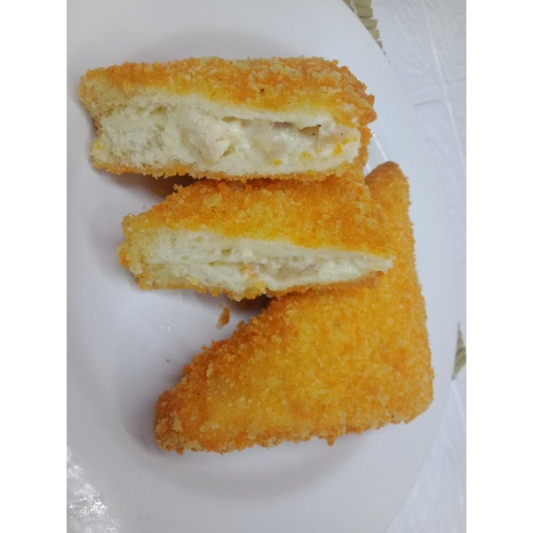 

Roti goreng isi ayam mayonaise keju