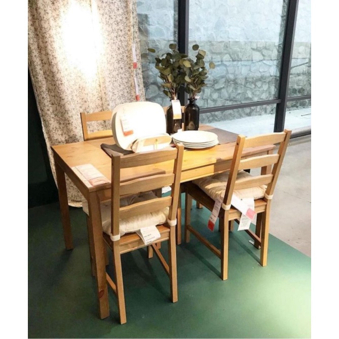 Meja Makan + 4 Kursi + 4 Alas Bantal Kursi (diikea)