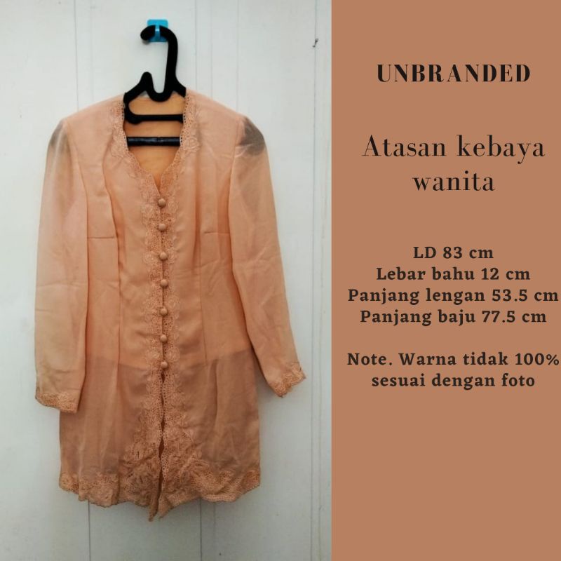 Atasan kebaya wanita remaja.