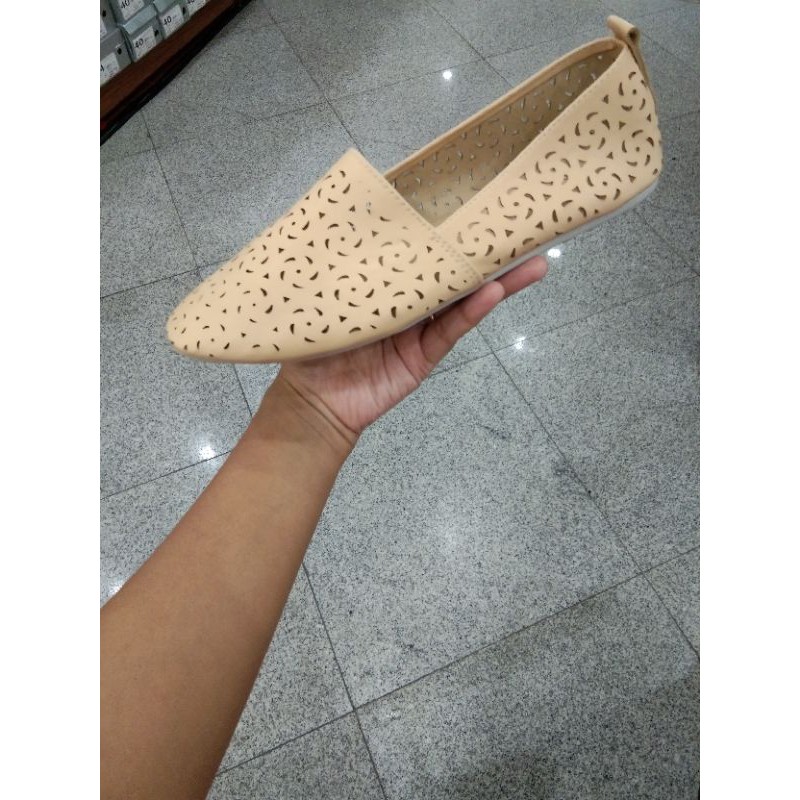 sepatu wanita merk laviola