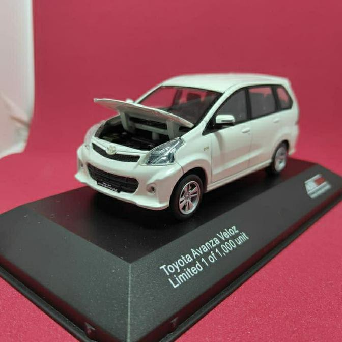 maddox - Diecast Miniatur Toyota Avanza Veloz original Licence Auto 2000