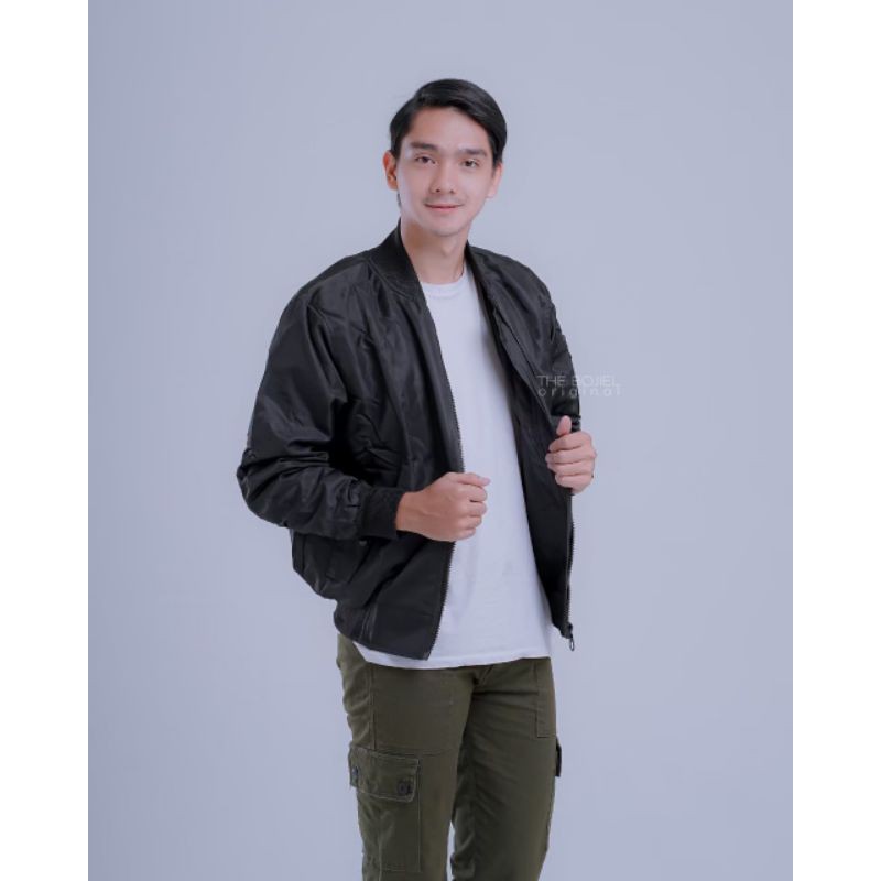 JAKET BOMBER /JAKET CASUAL/JAKET PRIA/JAKET WATERPROOF ANTI ANGIN/JAKET BRANDED