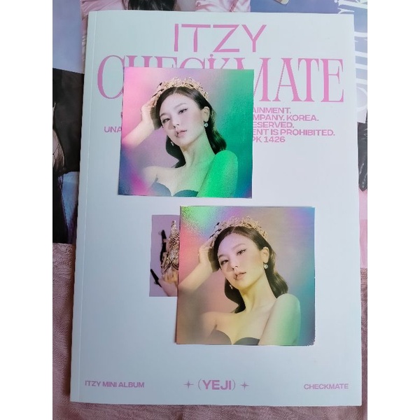 Itzy Checkmate Yeji Holo Card