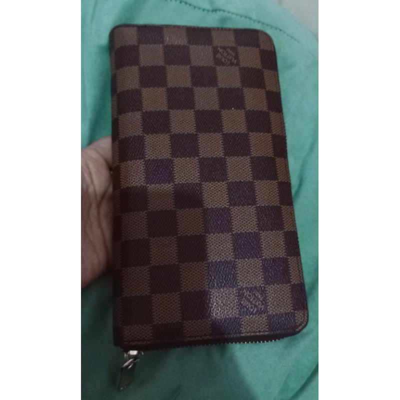 Preloved LV Wallet Mirror