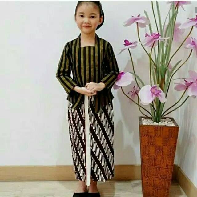 20+ Inspirasi Kebaya Lurik Anak