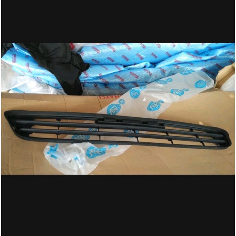 grill bemper innova 2005-2010