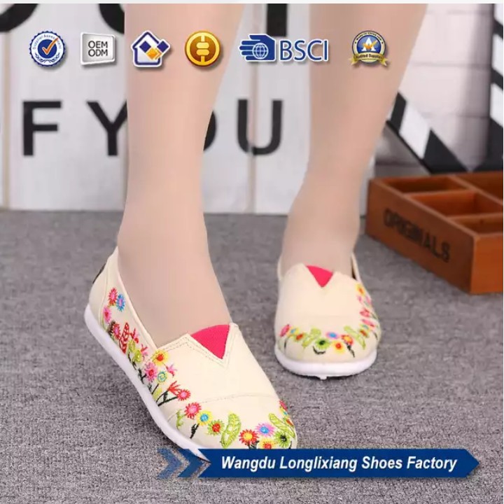 HD SEPATU WANITA SLIP ON WAKKAI FLOWERS BEST SELLER MURAH - BIRU MERAH DAN KREM