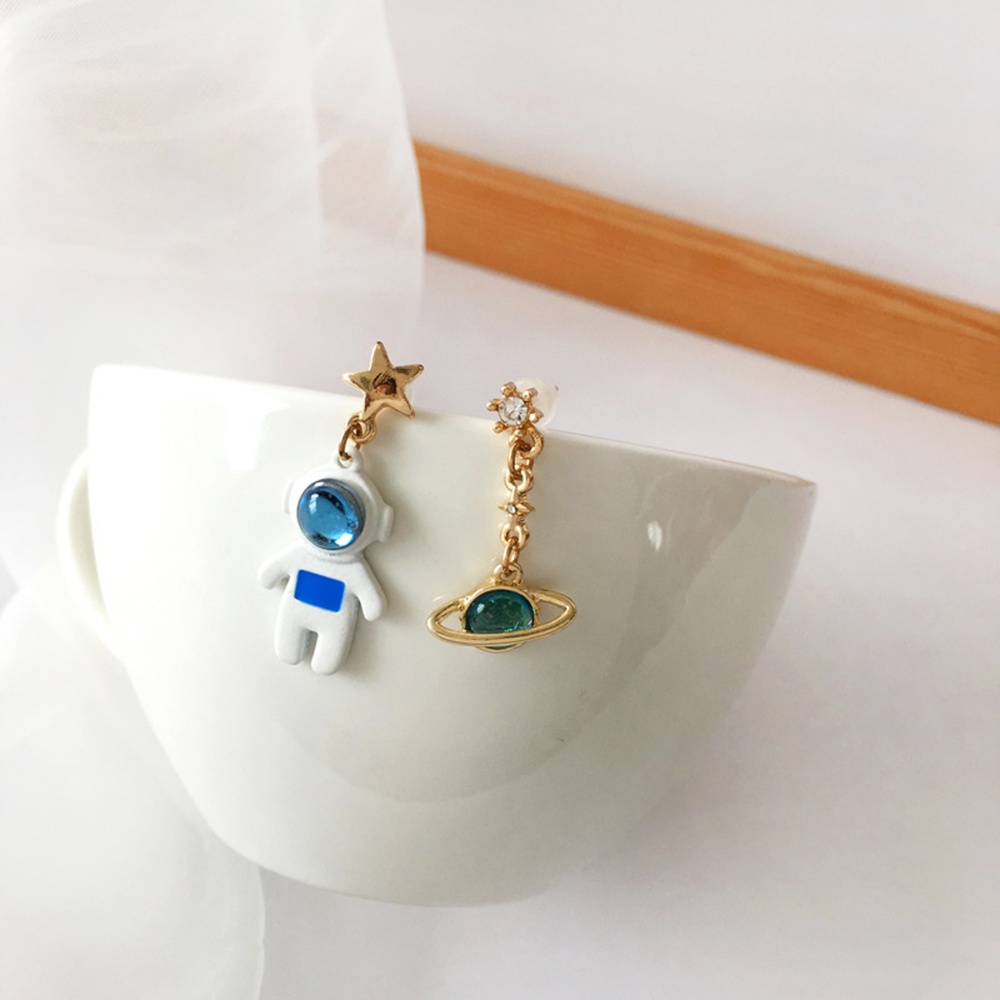 【COD Tangding】Anting Stud Asimetris Desain Planet Astronot Untuk Wanita