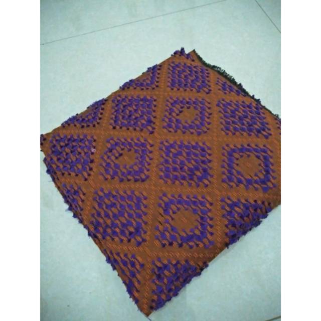 Kain tenun sutra bulu