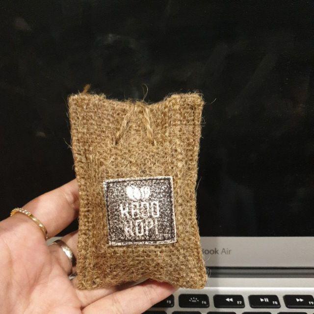 Kado Kopi Biji Coffee Asli Pewangi Pengharum Mobil Ruangan Kamar Sepatu Lemari Penghilang Bau Toilet