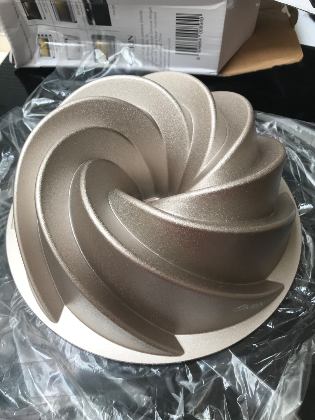 Kirin Premium Cake Pan Die Cast | Cetakan Kue Premium | Champagne Gold 24 Cm - Marissa