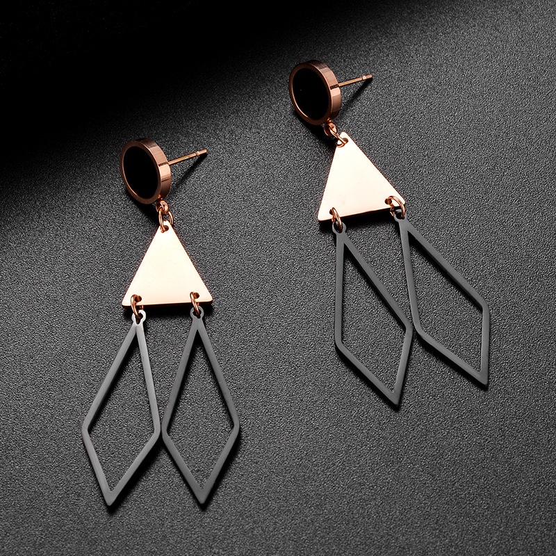 Anting segitiga trendy titanium anti karat korea fashion - ercassia